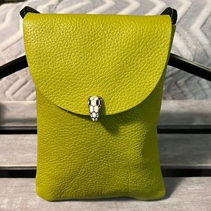 👜 Green CHIC Pebble Leather Designer Bag Snakehead Snap Closure.
